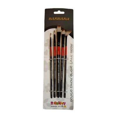Set of 5 brushes, 2 liners, 1 falt, 1 diagonl, 1 fan red and black handle, plastic pipe cover on the brushes, use black color card with barbara logo