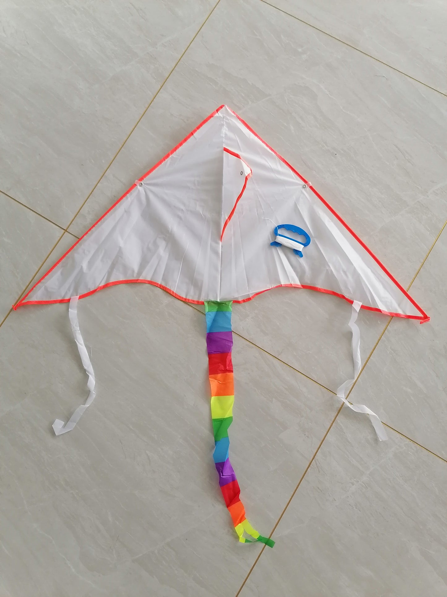 Kite size 100/130cm(39.37/51.18in), stitched in white color, colorful tail, no printing + handle 30 M(1181.1in) rope